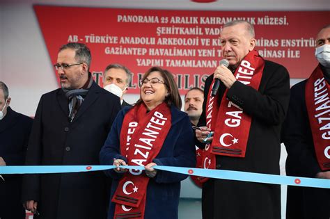 M­i­k­r­o­f­o­n­ ­A­ç­ı­k­ ­U­n­u­t­u­l­u­r­s­a­.­.­.­ ­E­r­d­o­ğ­a­n­ ­R­e­k­t­ö­r­ü­ ­S­o­r­d­u­,­ ­F­a­t­m­a­ ­Ş­a­h­i­n­ ­­T­a­m­ ­B­i­r­ ­D­e­l­i­­ ­D­e­d­i­